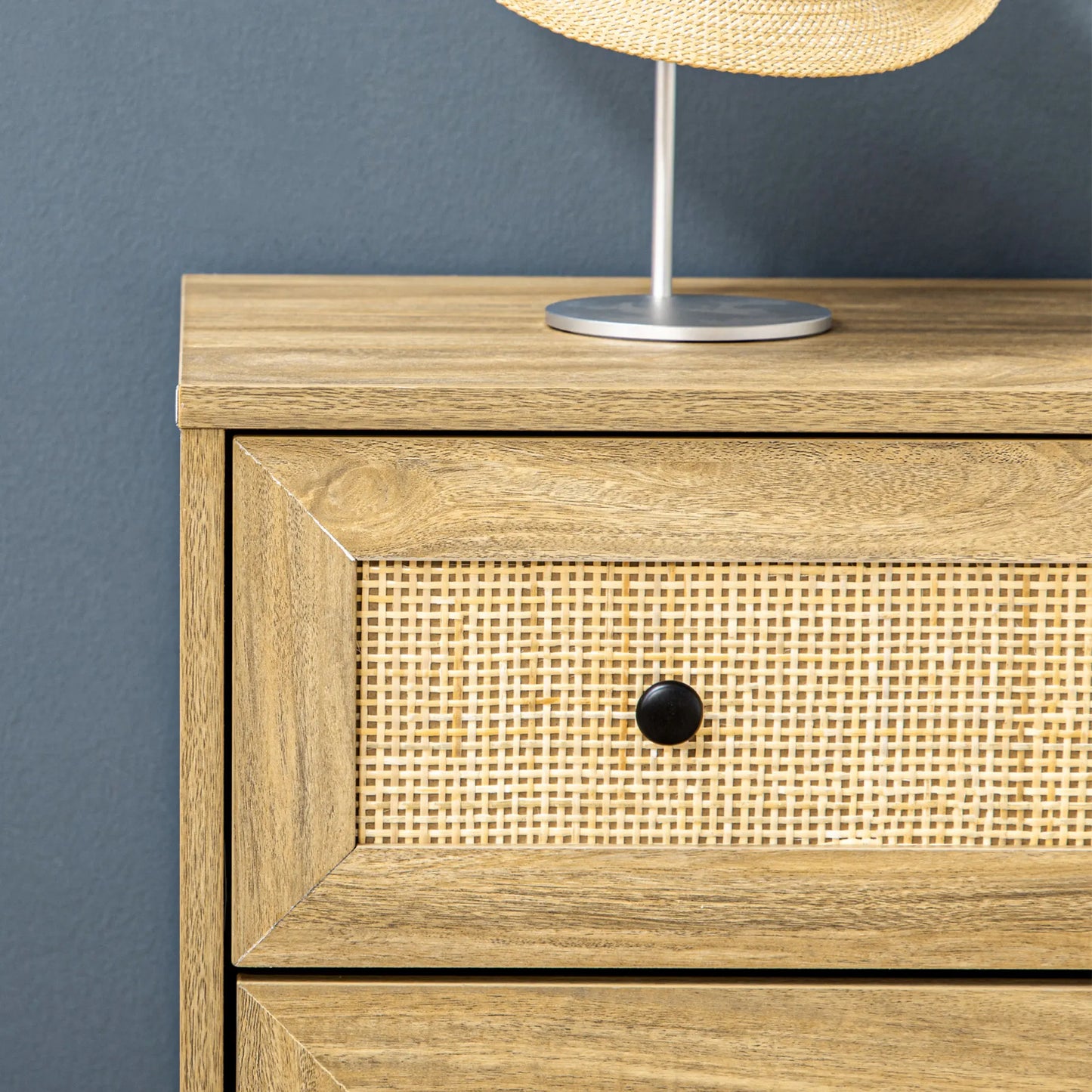 Byrå i rotting och trä