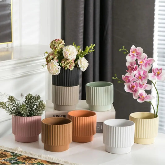 Mini Kruka i Svart Keramik